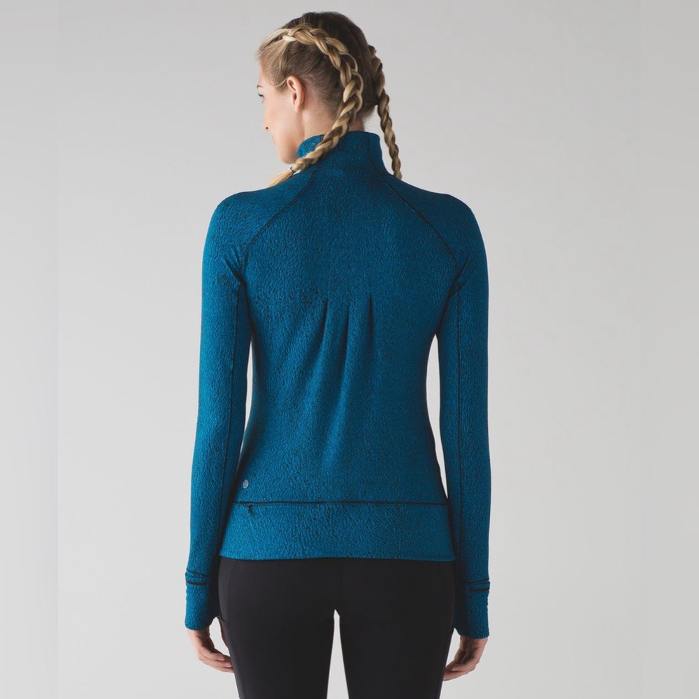 Lululemon Rush Hour 1/2 Zip pullover
Spray Jacquard Shocking Blue Black, rulu